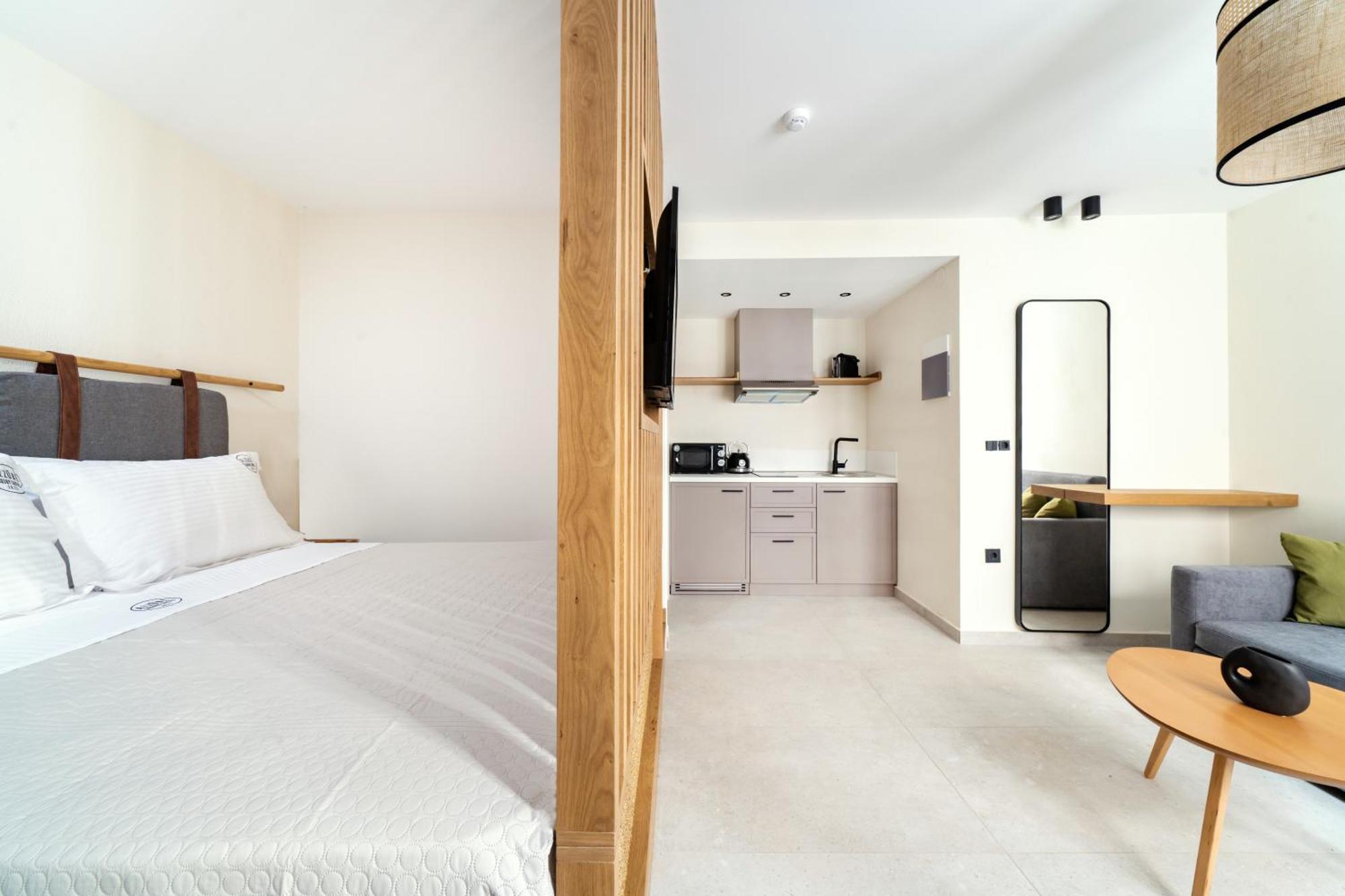 Azzure Luxury Suites Потос Экстерьер фото