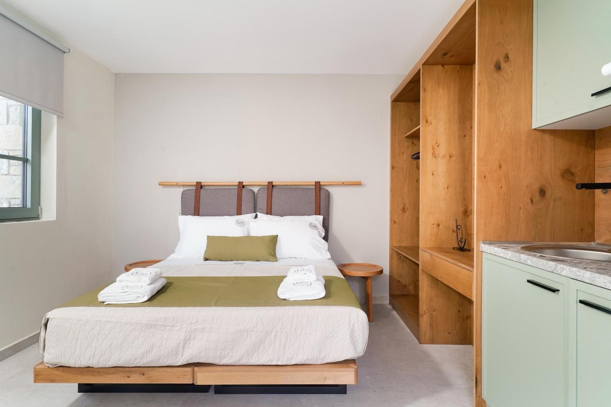 Azzure Luxury Suites Потос Экстерьер фото